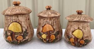 lot 59 image: Vintage 1974 Arnels Mushroom Canisters Set of 3 and Napkin Holder  - MM 74 on bottom
