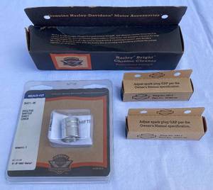 lot 18 image: Harley Davidson Motor Accessories Bundle