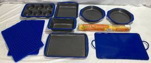 lot 78 image: Blue Silcone Baking Bundle - 10 pieces