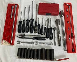 lot 85 image: Collection of Snap On Tools and Mac Tools Power Steering Pulley Remover-Installer Set