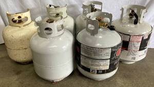 lot 86 image: 6 Empty 20lb propane tanks