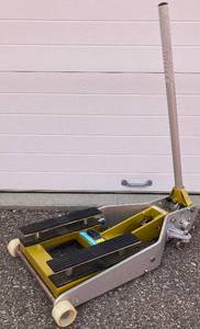 lot 96 image: Central Hydraulics Motorcycle Lift -1500 Lbs aluminum