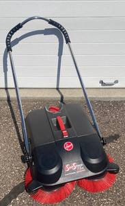 lot 41 image: Hoover Spin Sweep Pro Outdoor Sweeper Model #L1405