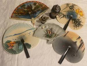lot 130 image: Vintage Japanese Table Lighter, Japanese Dragon Hand Painted Miniature Vase ROYAL label, Porcelain Fan Trays and Decorative Paper Fans