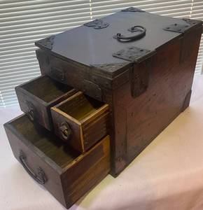 lot 124 image: Antique Japanese () PaintersCalligraphy Box with 3 drawers and Top Storage