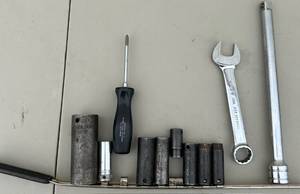 lot 117 image: Small Asst of Snap-on Tools