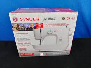 lot 99 image: White Singer 57 Stitch Sewing Machine M1500