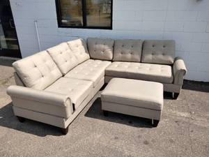 lot 73 image: Poundex 146 3-Pc. Sectional with Slight Damage