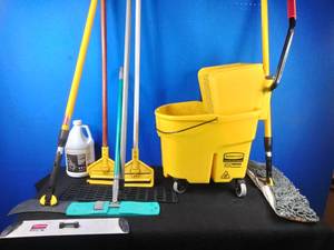 lot 105 image: Rubbermaid WaveBrake 35 Qt. Side-Press Mop Bucket and Wringer Combo on Wheels