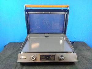 lot 106 image: Blackstone 22 Electric Tabletop Griddle -Repairable