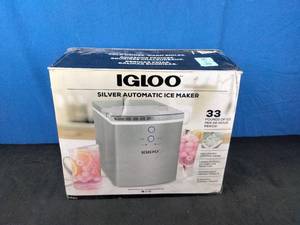 lot 121 image: Igloo 33-Lb. Ice Maker - Silvertone