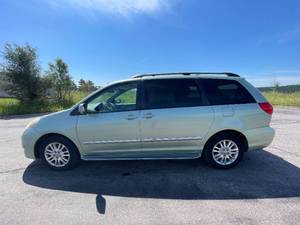 2008 Toyota Sienna XLE - 2 OWNERS