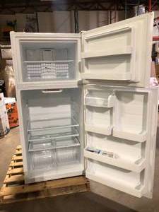 Vissani 18 cu. ft. Top Freezer Refrigerator DOE in White Customer Returns See Pictures