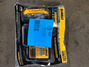 DEWALT 20V MAX POWERSTACK Compact Battery Starter Kit Customer Returns See Pictures