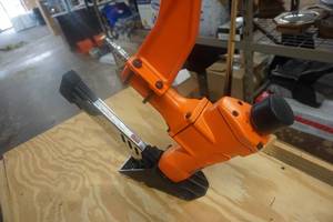 lot 6 image: Central Pneumatic 3 In 1 Flooring StaplerNailer