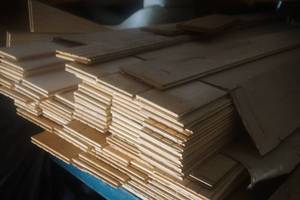 lot 3 image: Light Oak Laminate Flooring