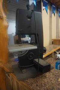 lot 12 image: Black & Decker 7 12 Power Band Saw