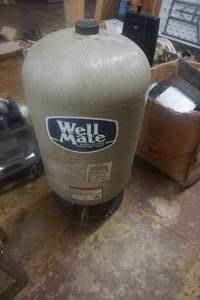 lot 18 image: Well Mate Water System Water Pressure Tank