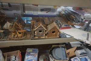 lot 73 image: Large Lot of Wildlife Outdoor Themed Bird Houses