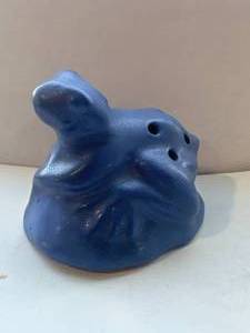 Rosemeade Blue Frog Flower Holder