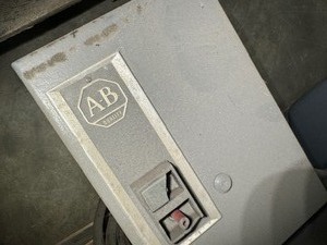 lot 33 image: Pedestal Grinder - Baldar Motor, Allen Bradley Controller