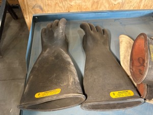 lot 37 image: Salisbury GB-118 Switching Gear Gloves (Two Pair)