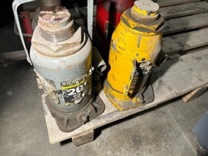 lot 46 image: Four Hydraulic Bottle Jacks