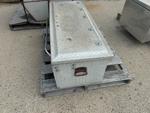 lot 12 image: Aluminum Tool Box