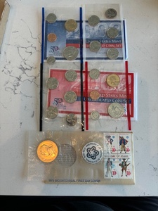 1975 Bicentennial Medallion and 2002 P & D Mint Sets