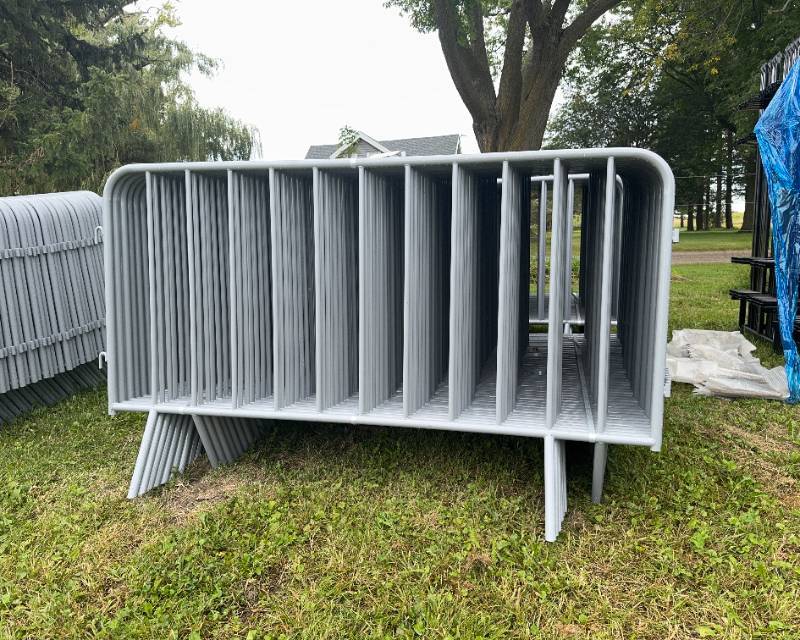 lot 128 image: Steel Fence Crowd Control Barrier 40 pcs