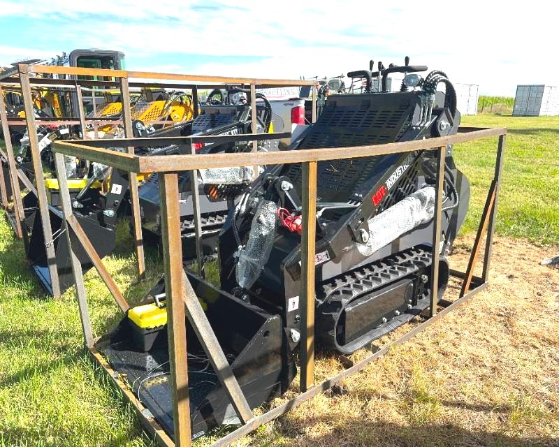 lot 24 image: 2024 AGT Skid Steer Loader KTT23
