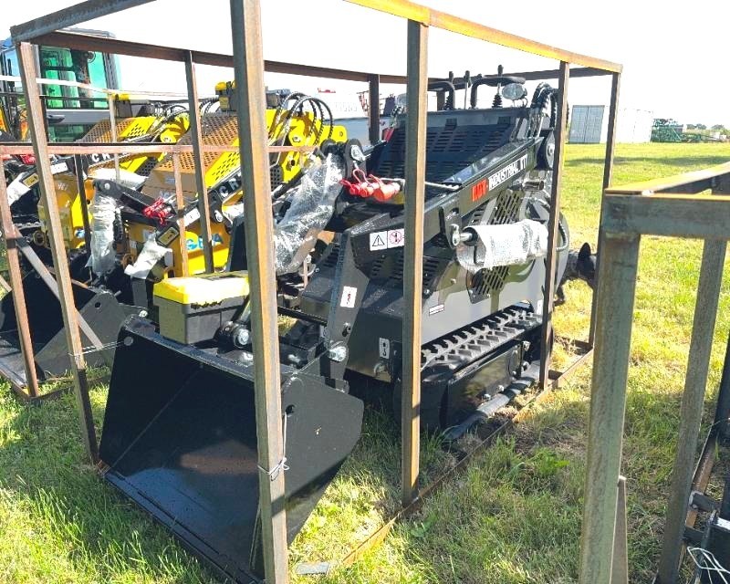 lot 16 image: 2024 AGT Skid Steer Stand On Loader KTT23