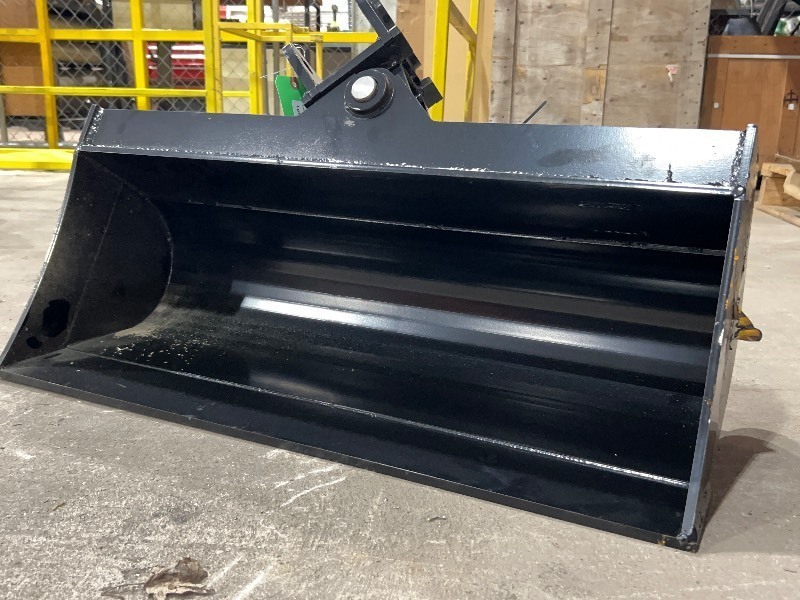 lot 186 image: 32 Inch Tilting Bucket Attachment