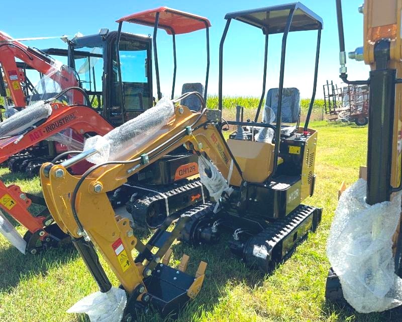lot 22 image: 2024 AGT Mini Excavator H12R