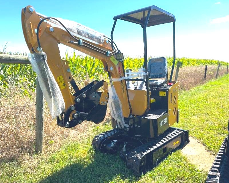 lot 42 image: 2024 AGT Mini Excavator H12R