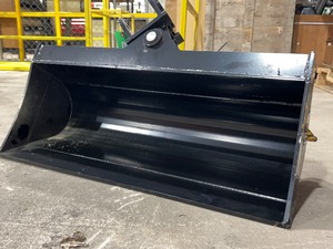 lot 101 image: 32 Inch Tilting Bucket Attachment