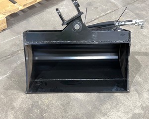 lot 131 image: 24 Inch Tilting Excavator Bucket