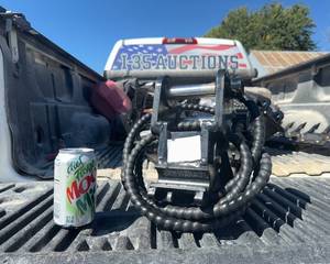 lot 204 image: Mini Excavator Attachment Quick Hitch