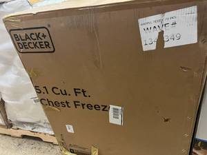 lot 4 image: Black and Decker 5.1 Cu. Ft. Chest Freezer
