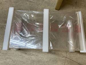 lot 46 image: Fox Hill Trading Acrylic Large Coffee Table - Clear