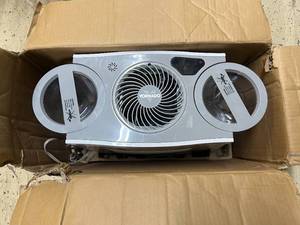 lot 47 image: Vornado Whole Room Humidifier