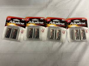 lot 77 image: 8 Alkaline 9V Batteries