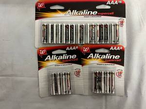 lot 79 image: 32 Alkaline AAA Batteries