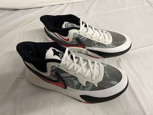 lot 81 image: Nike Kyrie 8 GO - WhiteUniversity Red - 2.5Y