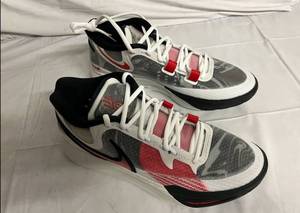 lot 83 image: Nike Kyrie 8 - WhiteUniversity Red - 12