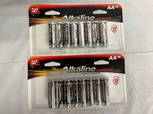 lot 90 image: 32 AA Alkaline Batteries