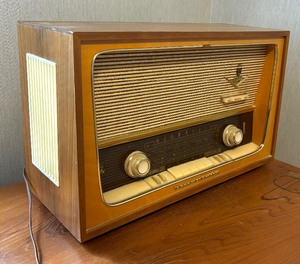 lot 53 image: Vintage Grundig Majestic 2077 Stereo System