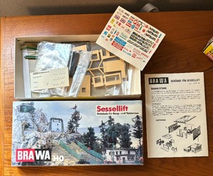 lot 77 image: Two New Brawa HO Sessellift Model Sets