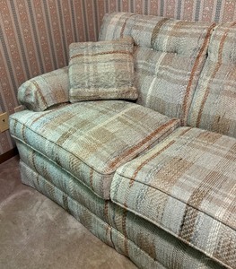lot 85 image: Vintage Hide-A-Bed Sofa  Couch