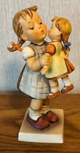 lot 88 image: Three Hummel Figurines including For Mother, Kiss Me and Mothers Darling